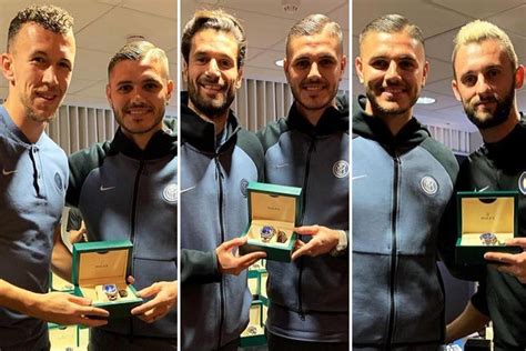 foto icardi rolex|INTER, Icardi regala un Rolex a tutta la squadra .